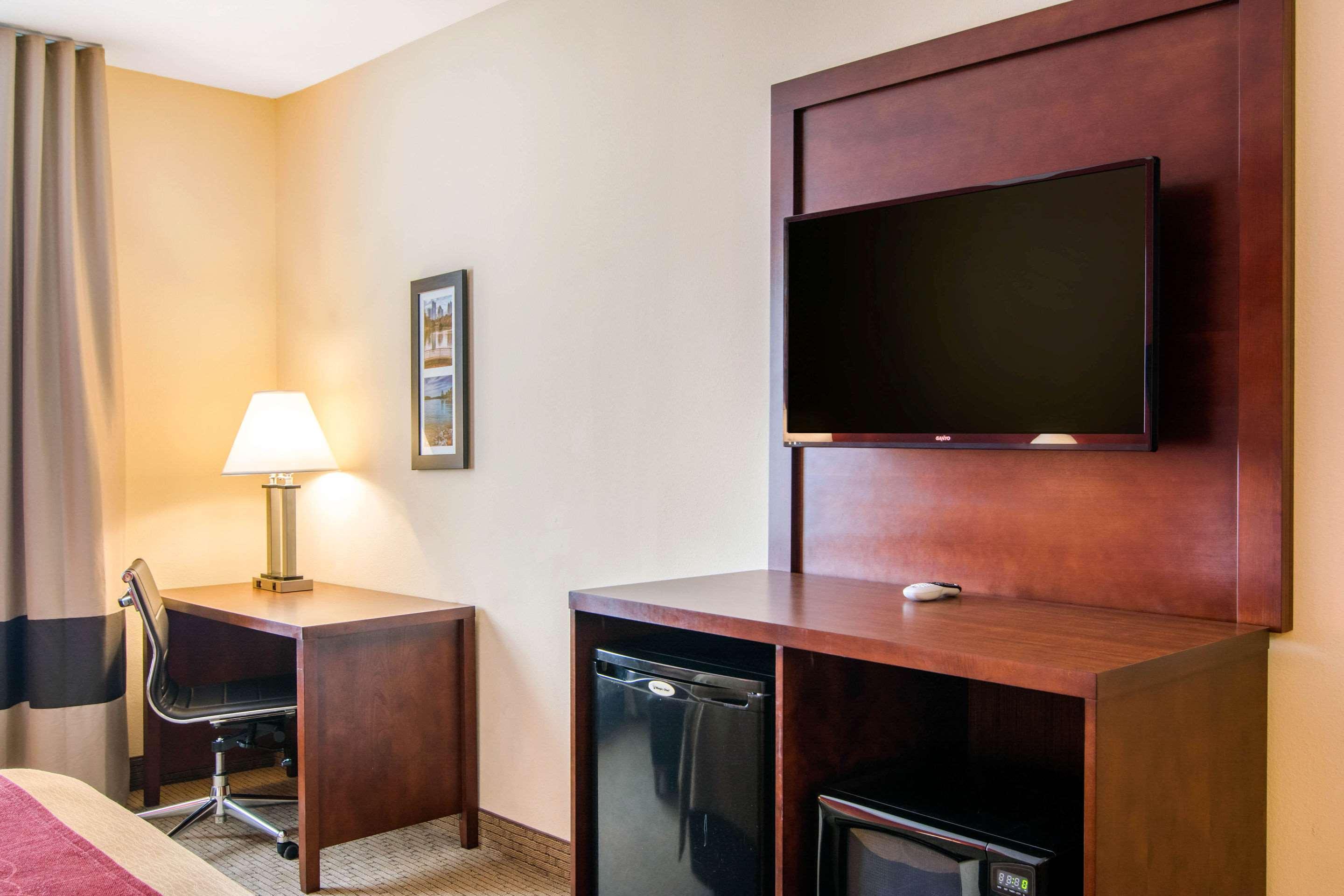 Comfort Inn & Suites Villa Rica Bagian luar foto