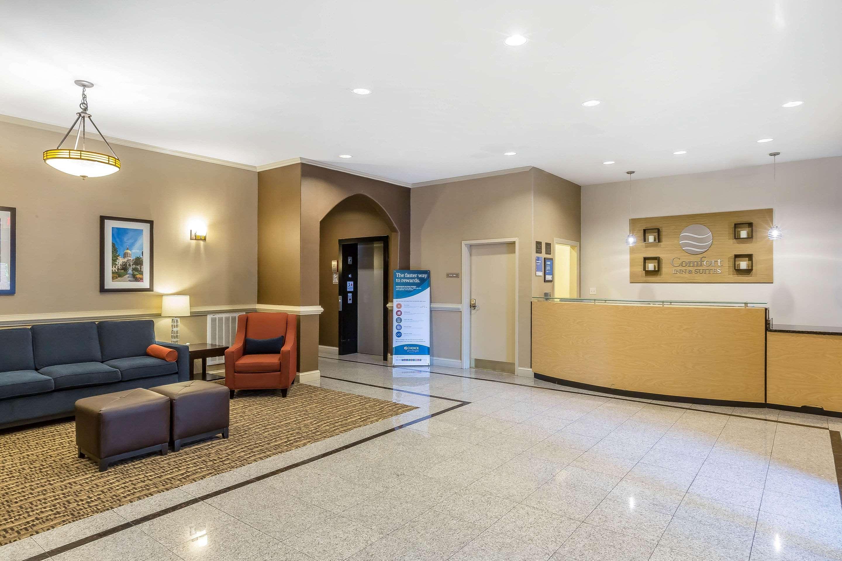 Comfort Inn & Suites Villa Rica Bagian luar foto