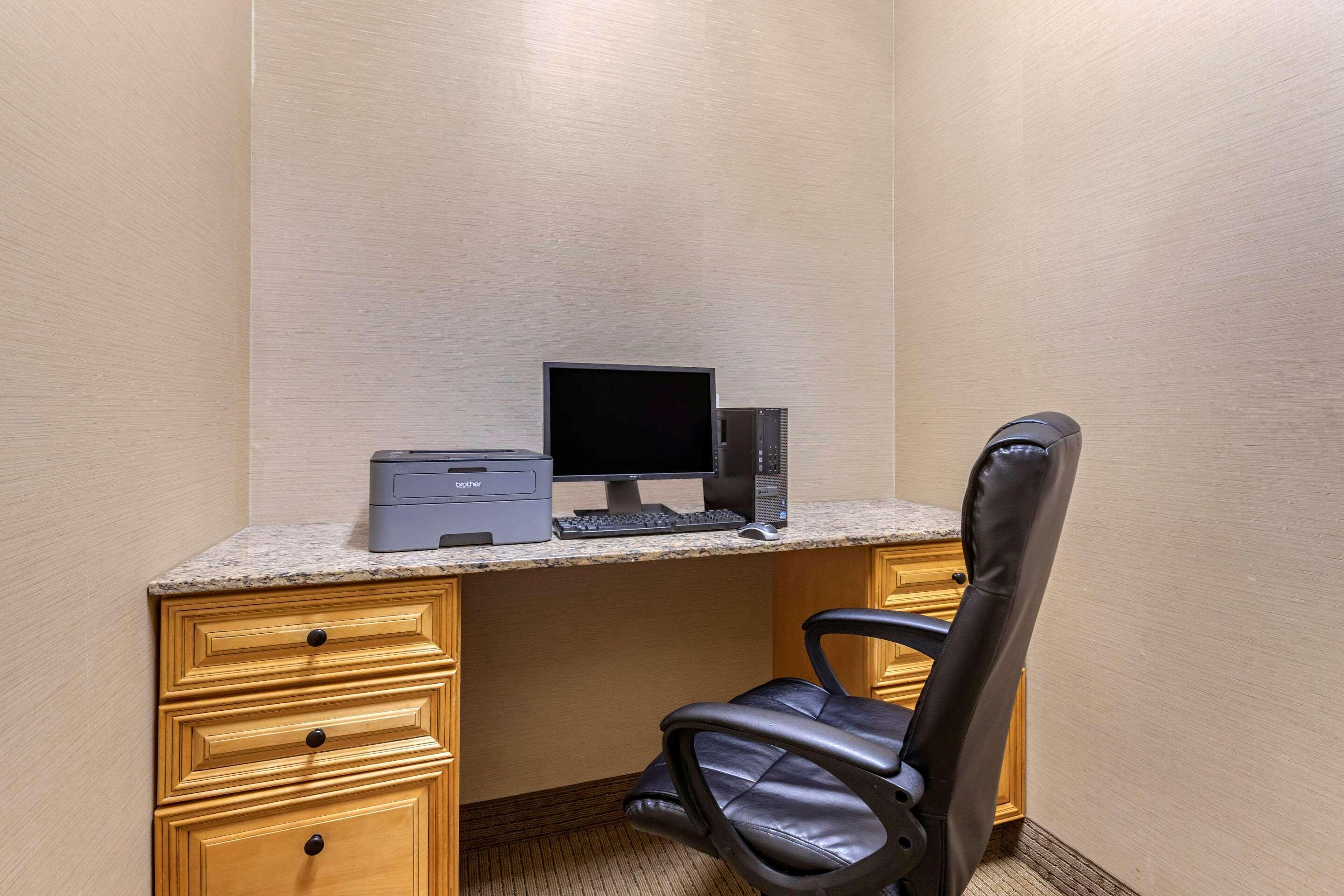 Comfort Inn & Suites Villa Rica Bagian luar foto